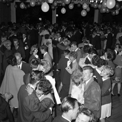 Det var i Rotundan i Huskvarna Folkets park ungdomarna höll till på 1960-talet. Då en utomhusdansbana med tak. Foto: Conny Rich/Jönköpings läns museum