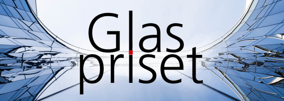 Glasprisets logotype mot en glasfasad