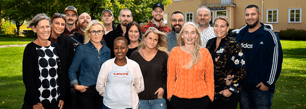 Gruppbild på studenter vid utbildningen till glas- och metallingenjör