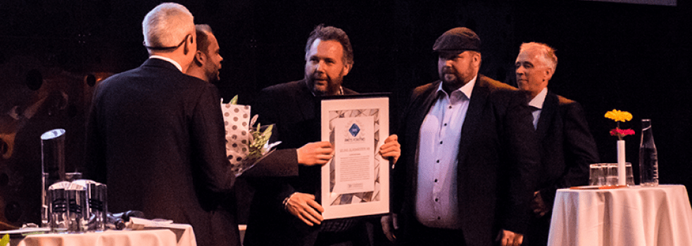 Tomas Andersson, Selins Glasmästeri, tar emot priset Årets företag i glasbranschen på Kongressen 2015