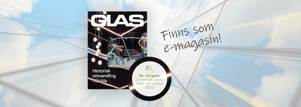 Omslaget till GLAS nummer 3 2021 visas mot en glasfasad
