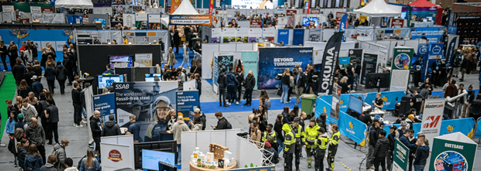 Yrkes-SM mässgolv med besökare och montrar