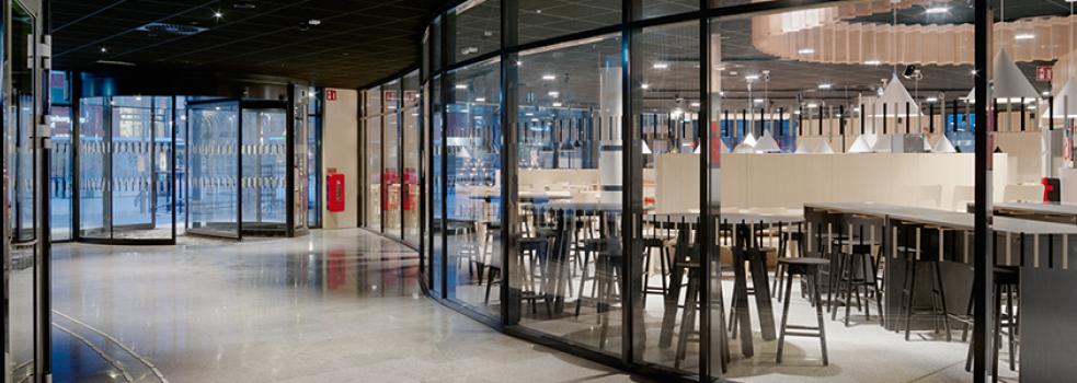 Innerväggar i glas i skola