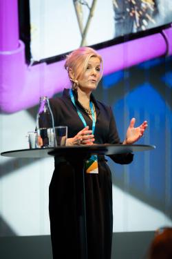 Melinda Lemke, Fasaddagens konferenciere. 
